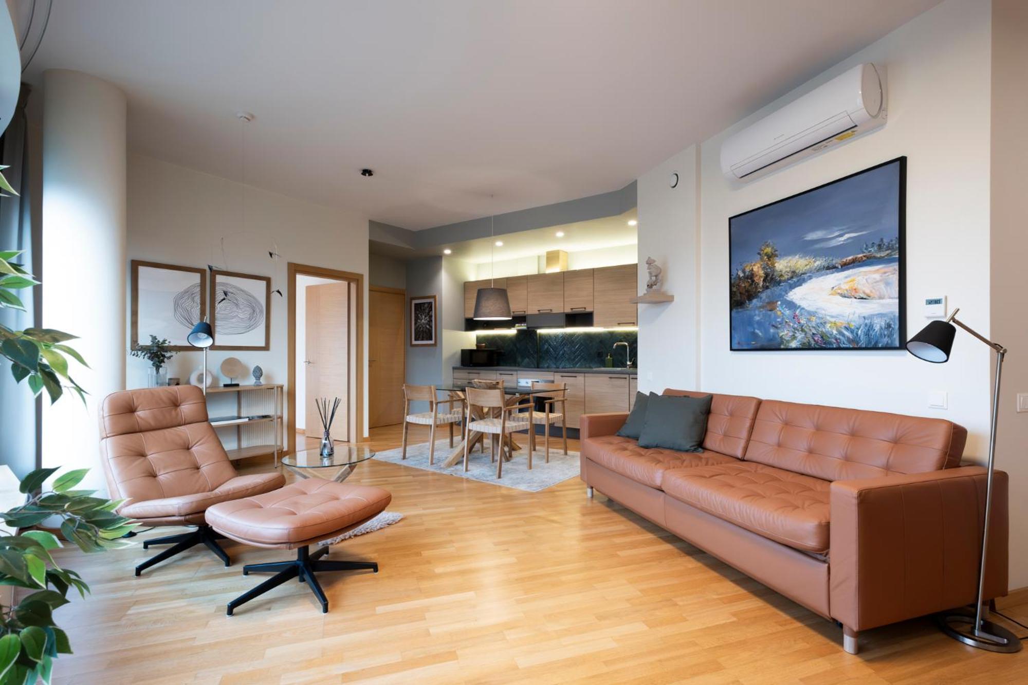 2 Bedroom Apt, 2 Garage Spots & Balconies, Self Check-In, By Cohost ドルスキニンカイ エクステリア 写真