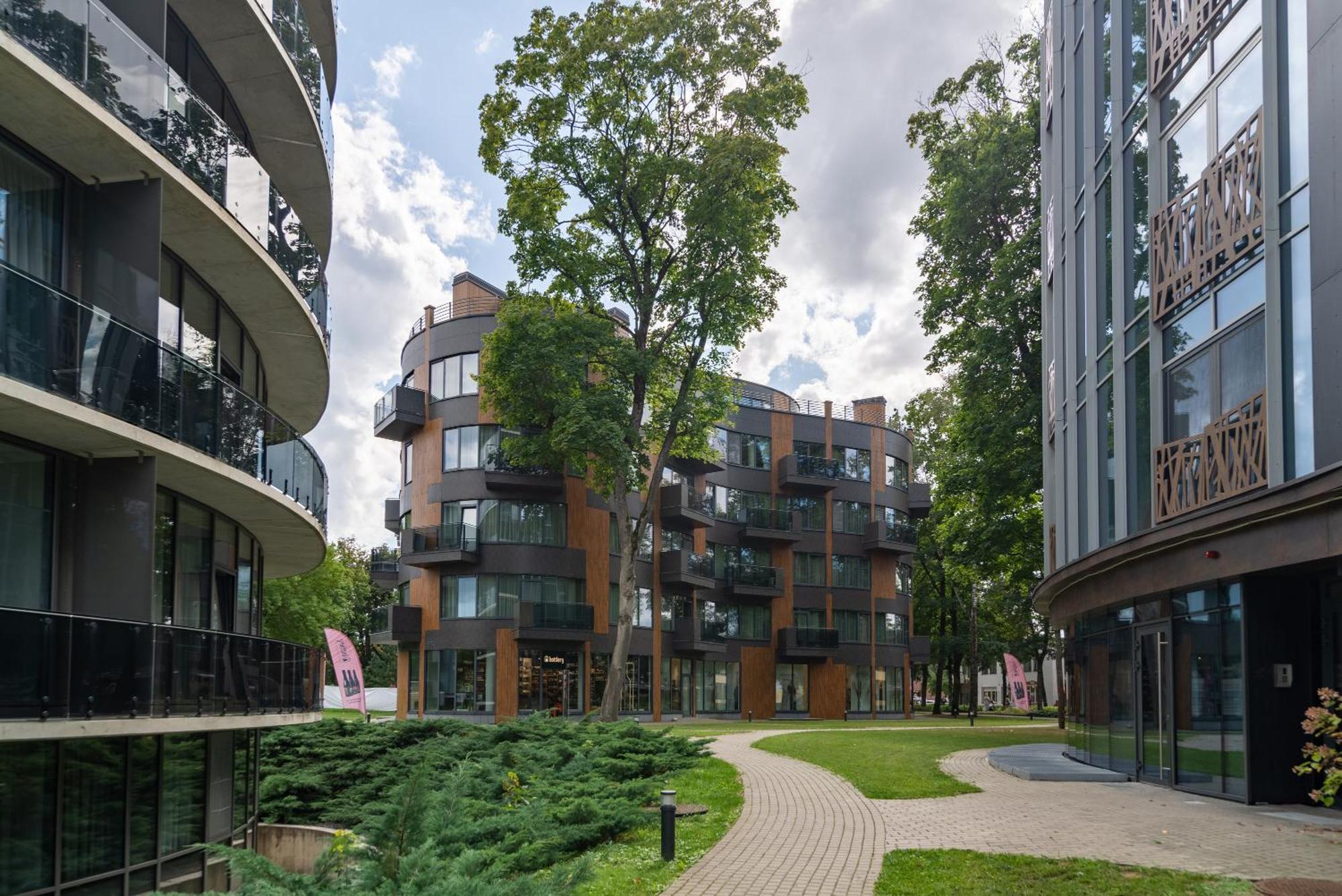 2 Bedroom Apt, 2 Garage Spots & Balconies, Self Check-In, By Cohost ドルスキニンカイ エクステリア 写真