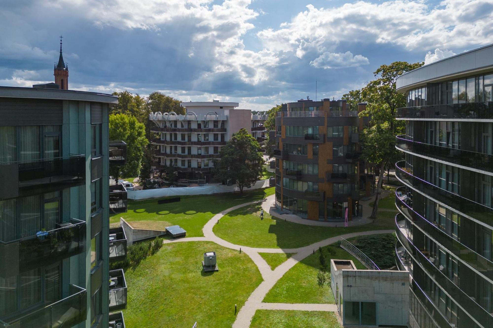 2 Bedroom Apt, 2 Garage Spots & Balconies, Self Check-In, By Cohost ドルスキニンカイ エクステリア 写真