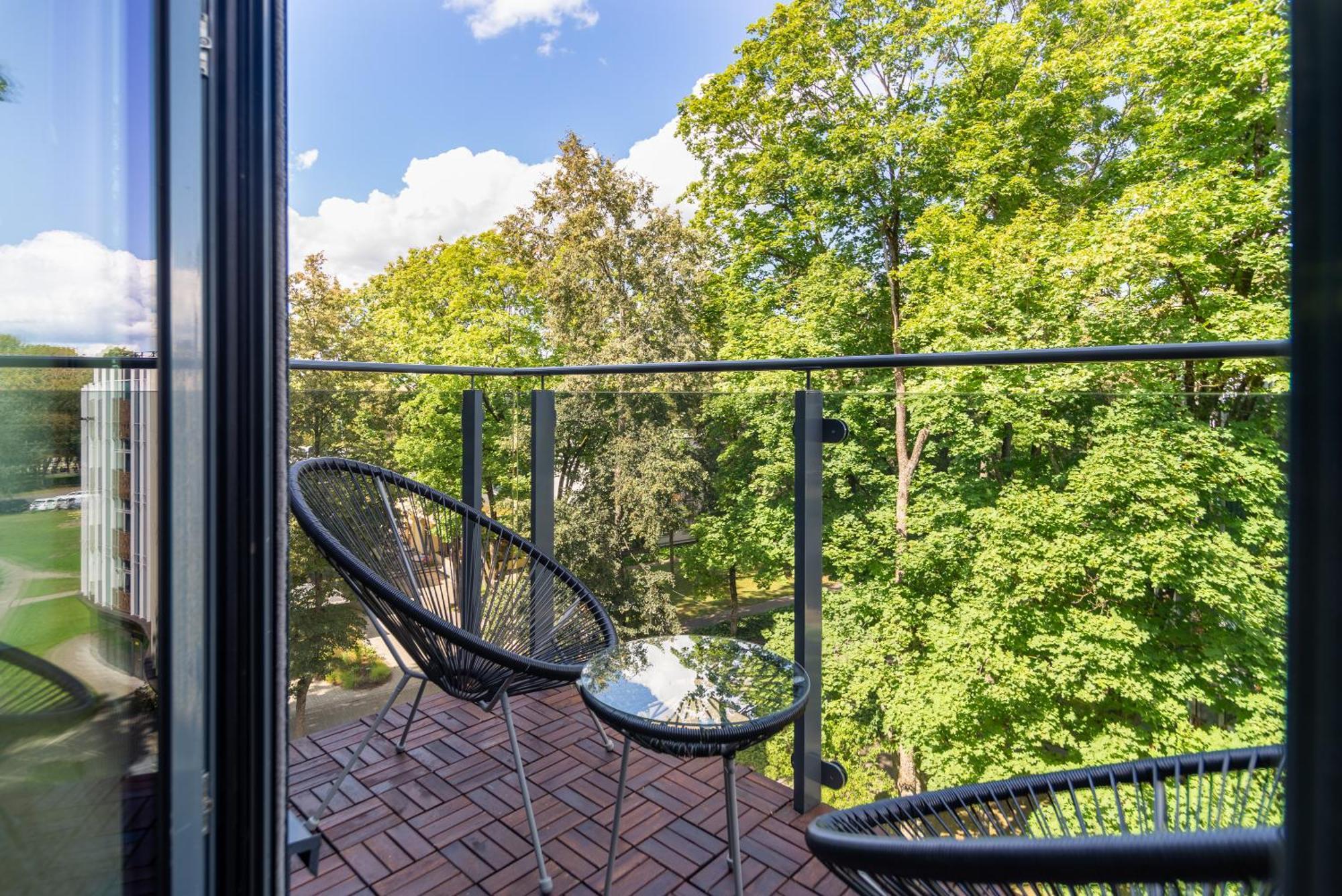 2 Bedroom Apt, 2 Garage Spots & Balconies, Self Check-In, By Cohost ドルスキニンカイ エクステリア 写真