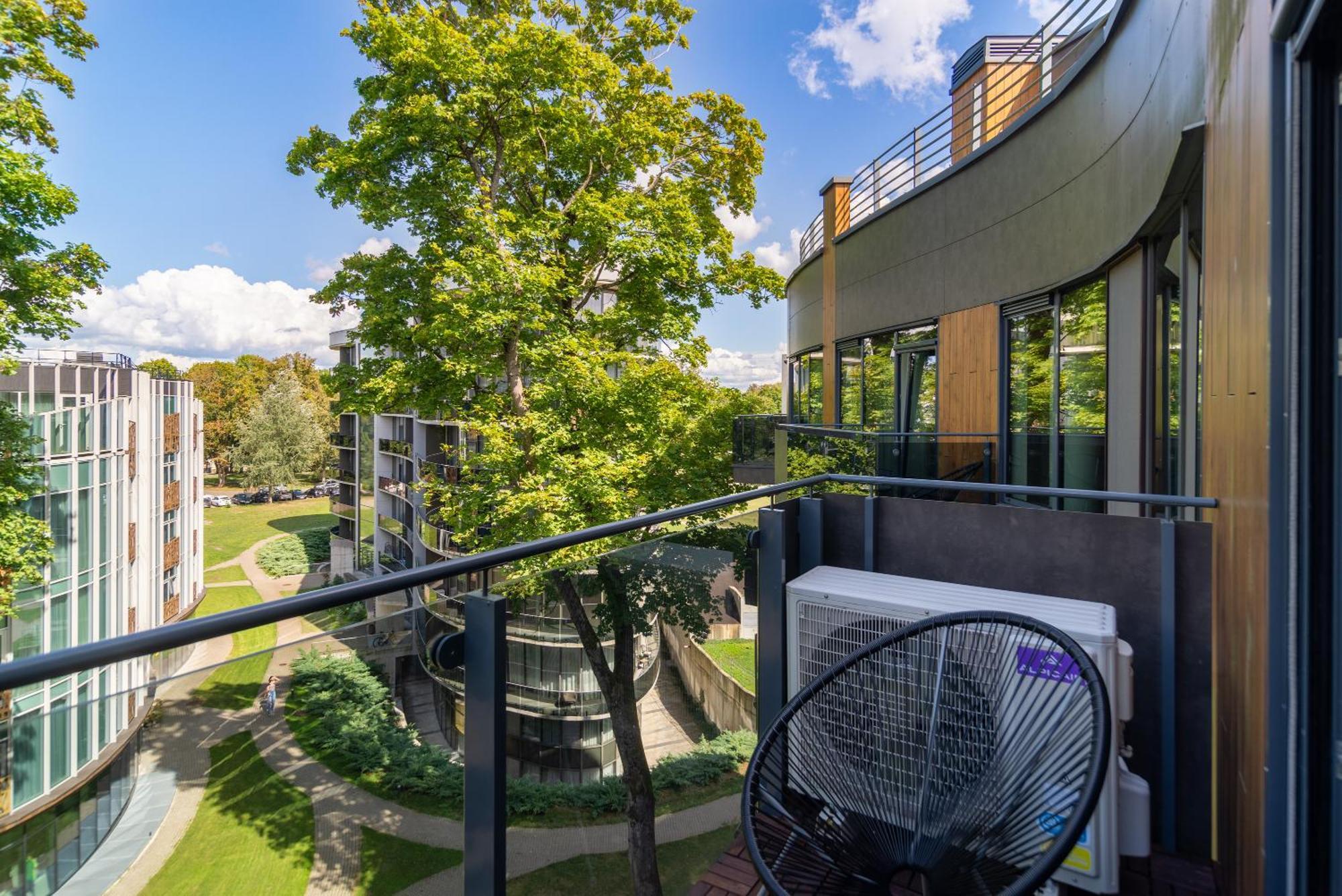 2 Bedroom Apt, 2 Garage Spots & Balconies, Self Check-In, By Cohost ドルスキニンカイ エクステリア 写真