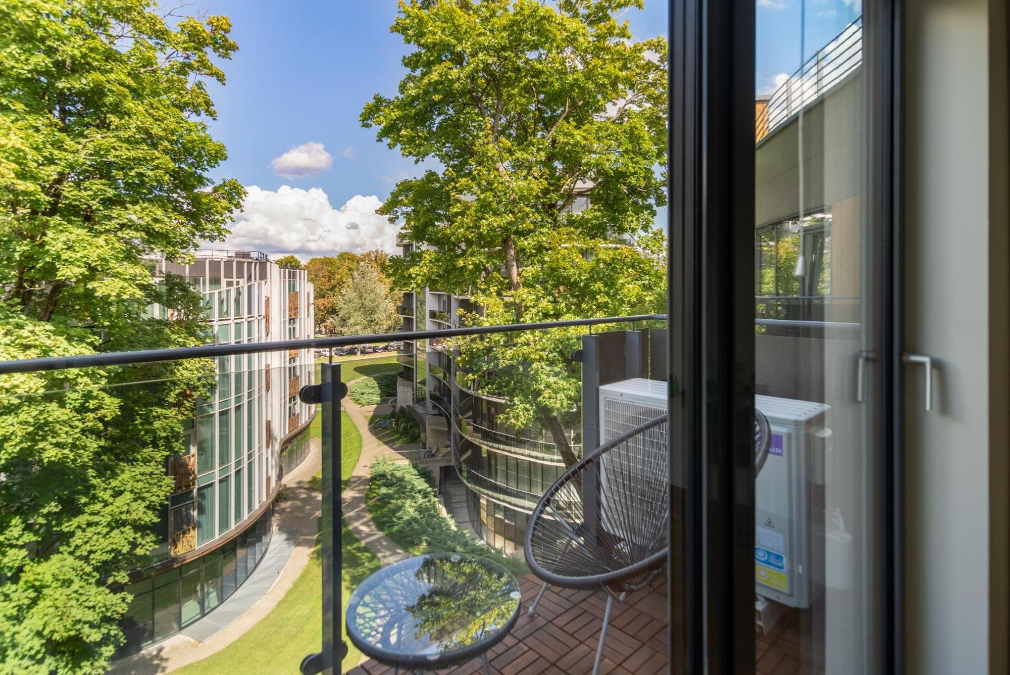 2 Bedroom Apt, 2 Garage Spots & Balconies, Self Check-In, By Cohost ドルスキニンカイ エクステリア 写真